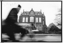 350978 Gezicht op het (inmiddels leegstaande) Universiteitsmuseum (Biltstraat 166) te Utrecht.